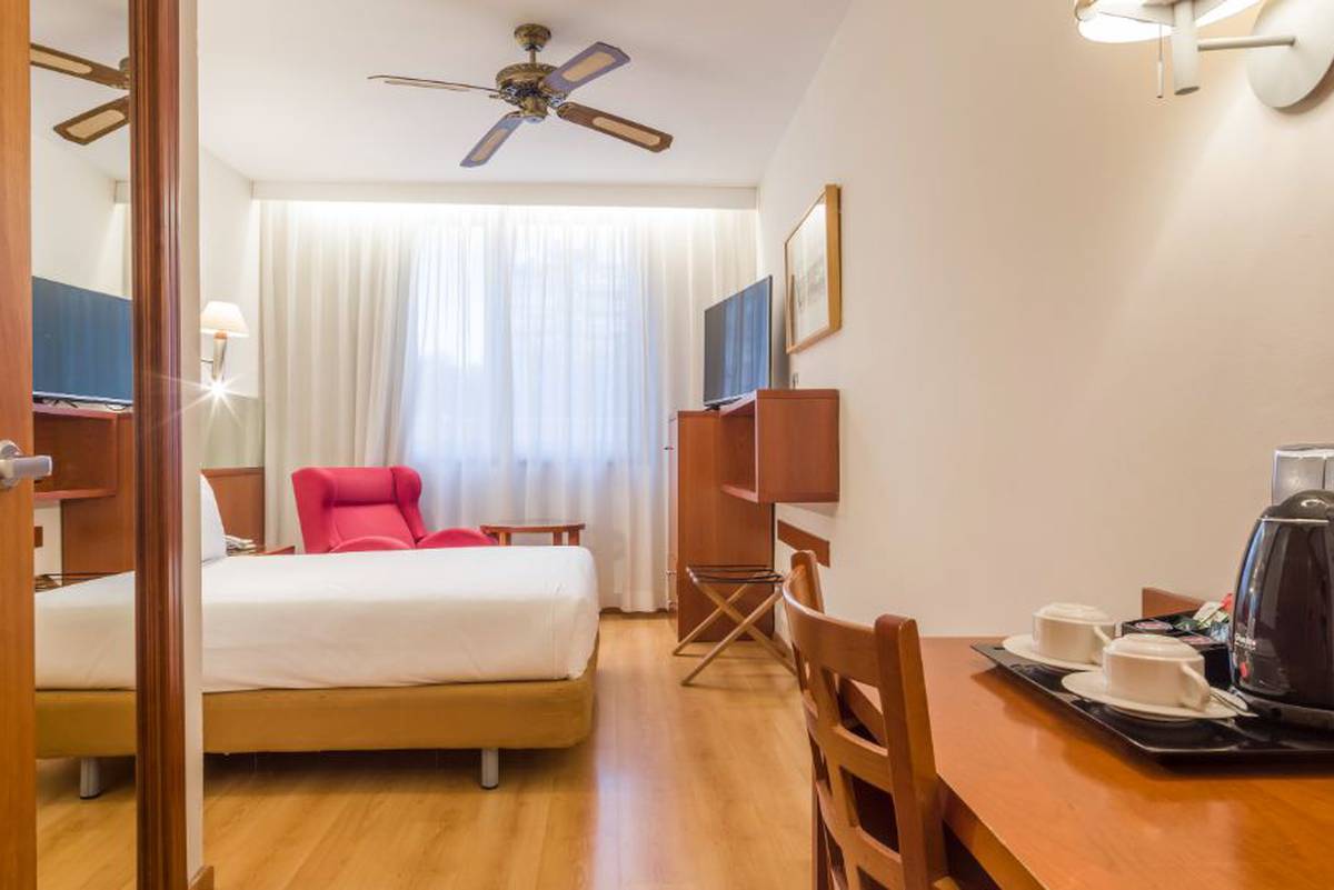 Habitación doble Hotel ILUNION Les Corts – Spa Barcelona