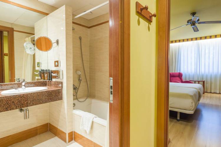  Hotel ILUNION Les Corts – Spa Barcelona