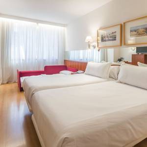 Habitación triple Hotel ILUNION Les Corts – Spa Barcelona