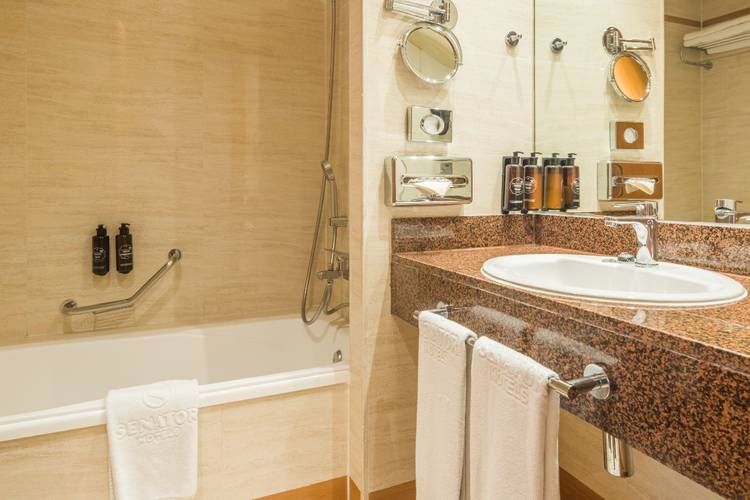  Hotel ILUNION Les Corts – Spa Barcelona