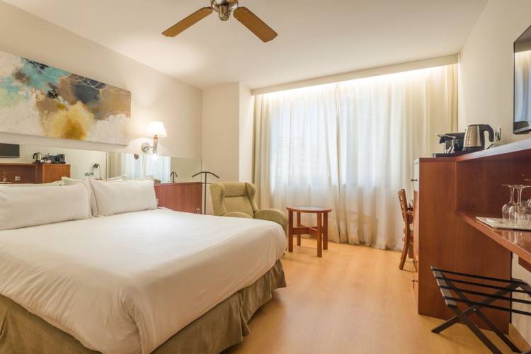  Hotel ILUNION Les Corts – Spa Barcelona
