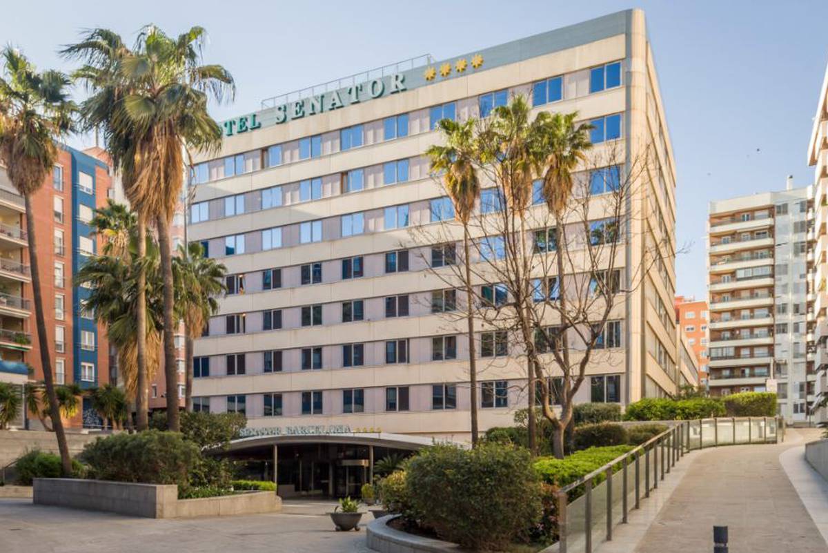 Fachada Hotel ILUNION Les Corts – Spa Barcelona