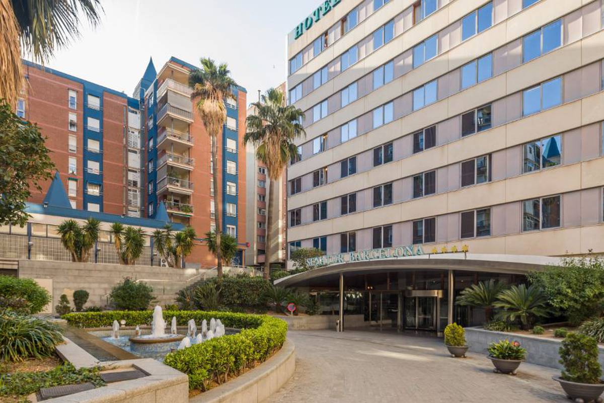 Fachada Hotel ILUNION Les Corts – Spa Barcelona